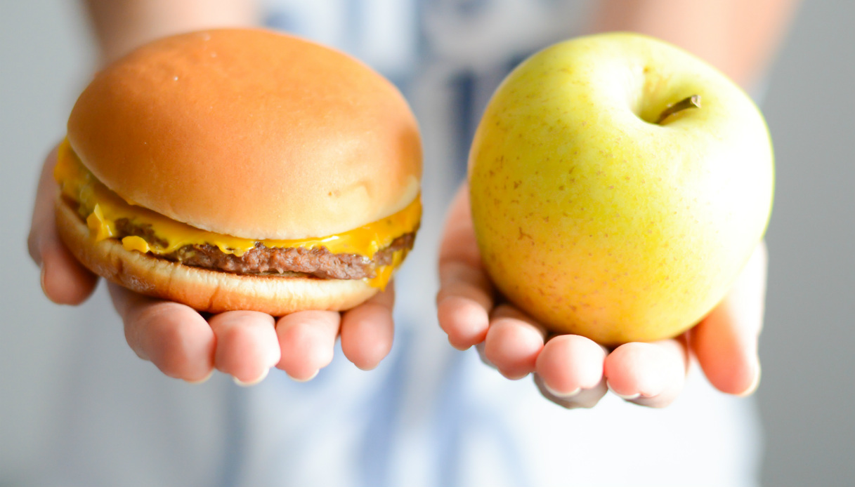 Scopri di più sull'articolo Acne e fattori dietetici